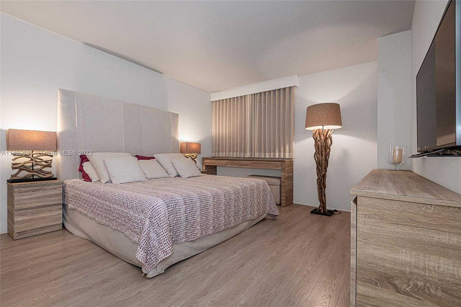 Small Image of 650 WEST AVE #2605, Miami Beach Number 18