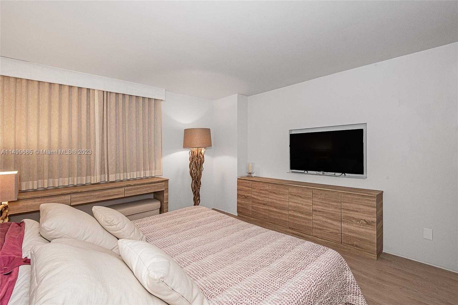 Small Image of 650 WEST AVE #2605, Miami Beach Number 21