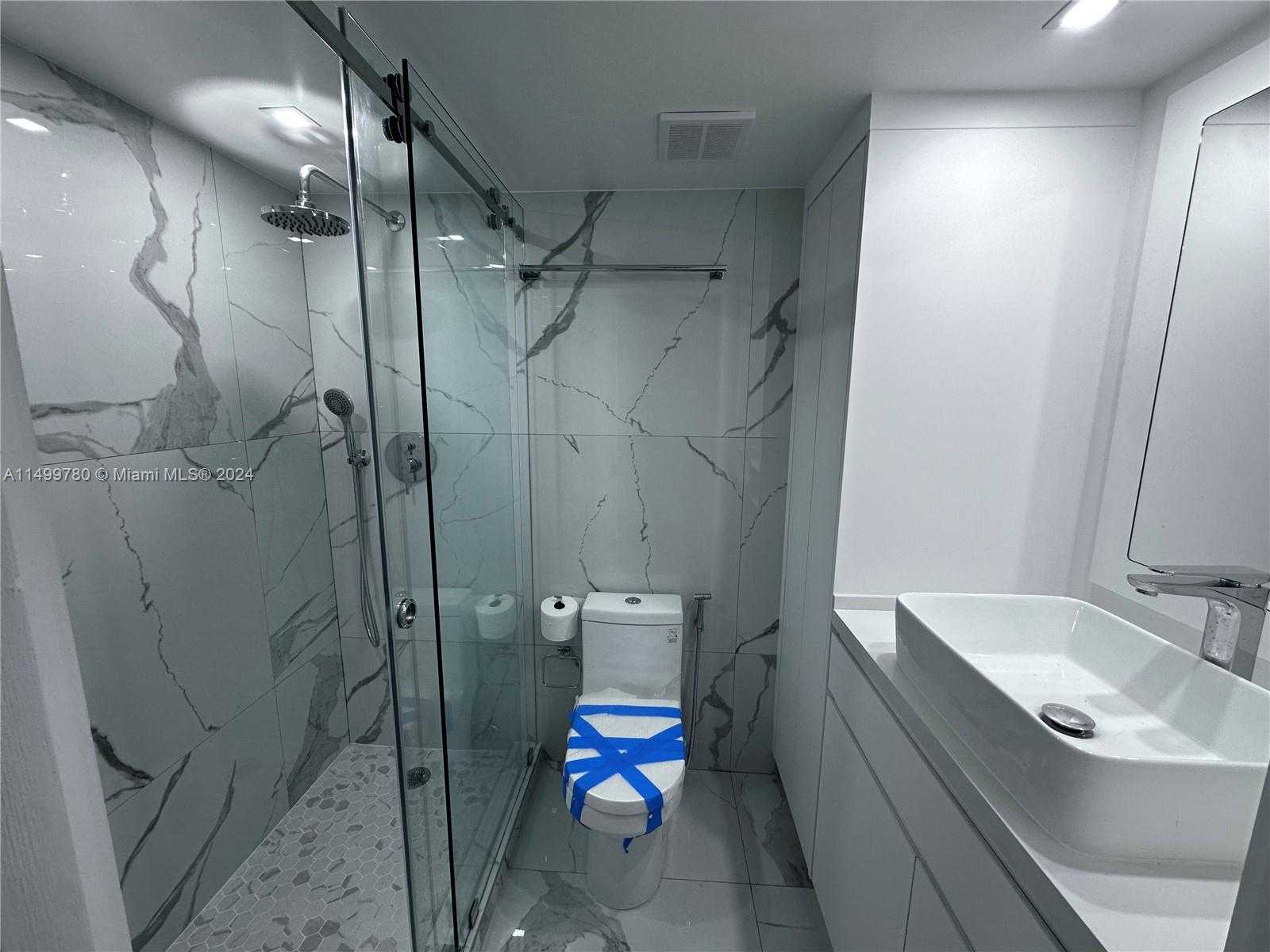 Small Image of 2457 COLLINS AVE #408, Miami Beach Number 10