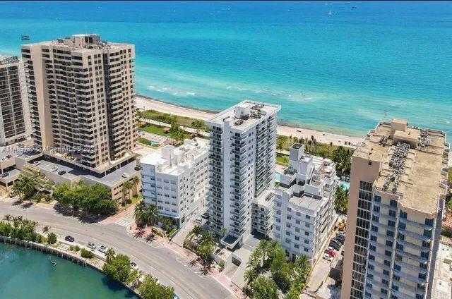 Small Image of 2457 COLLINS AVE #408, Miami Beach Number 2