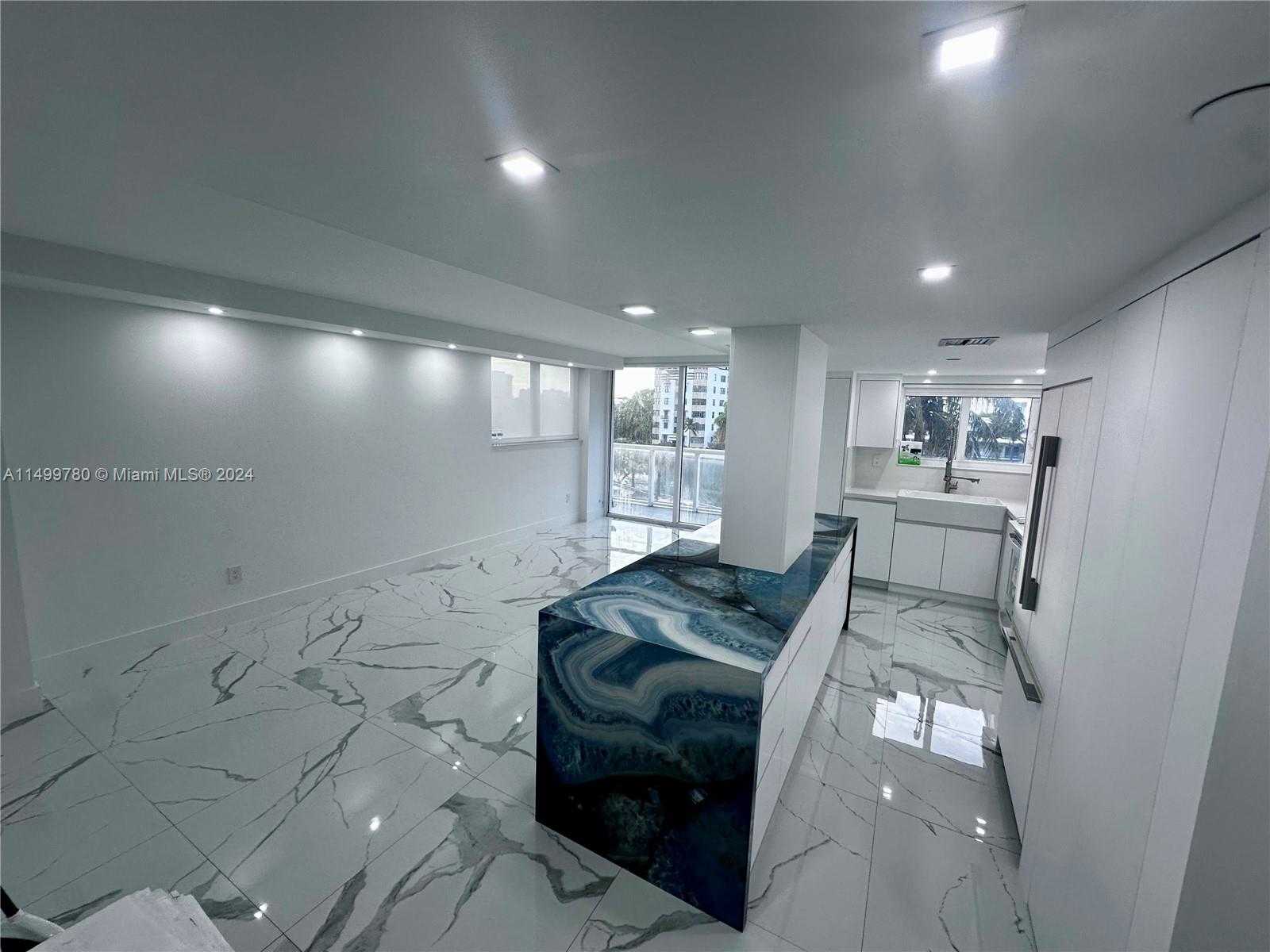 Small Image of 2457 COLLINS AVE #408, Miami Beach Number 5