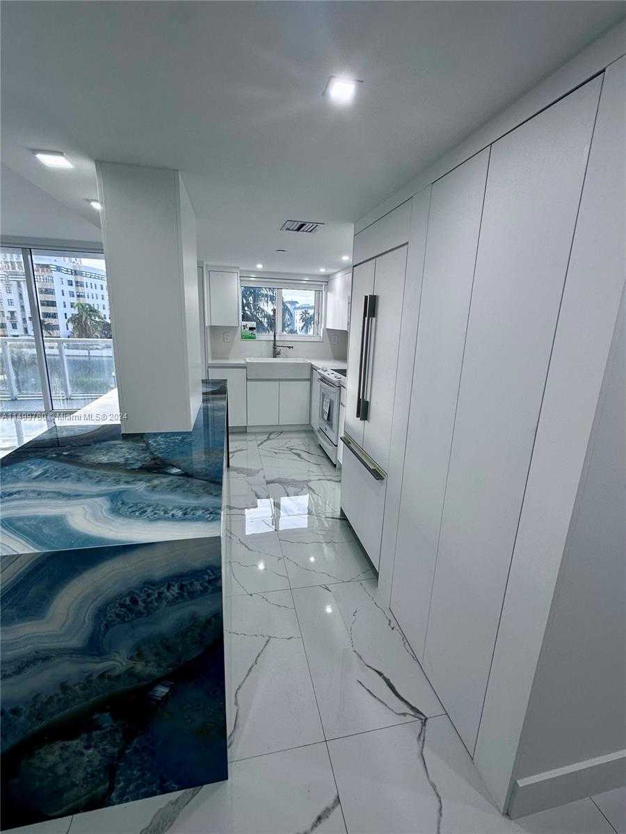 Small Image of 2457 COLLINS AVE #408, Miami Beach Number 6