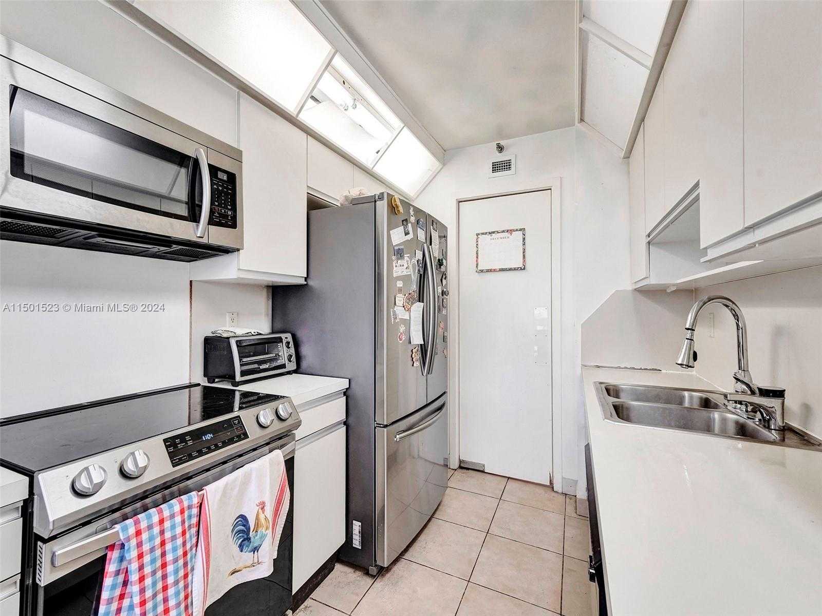 Small Image of 19355 TURNBERRY WAY #8L, Aventura Number 27