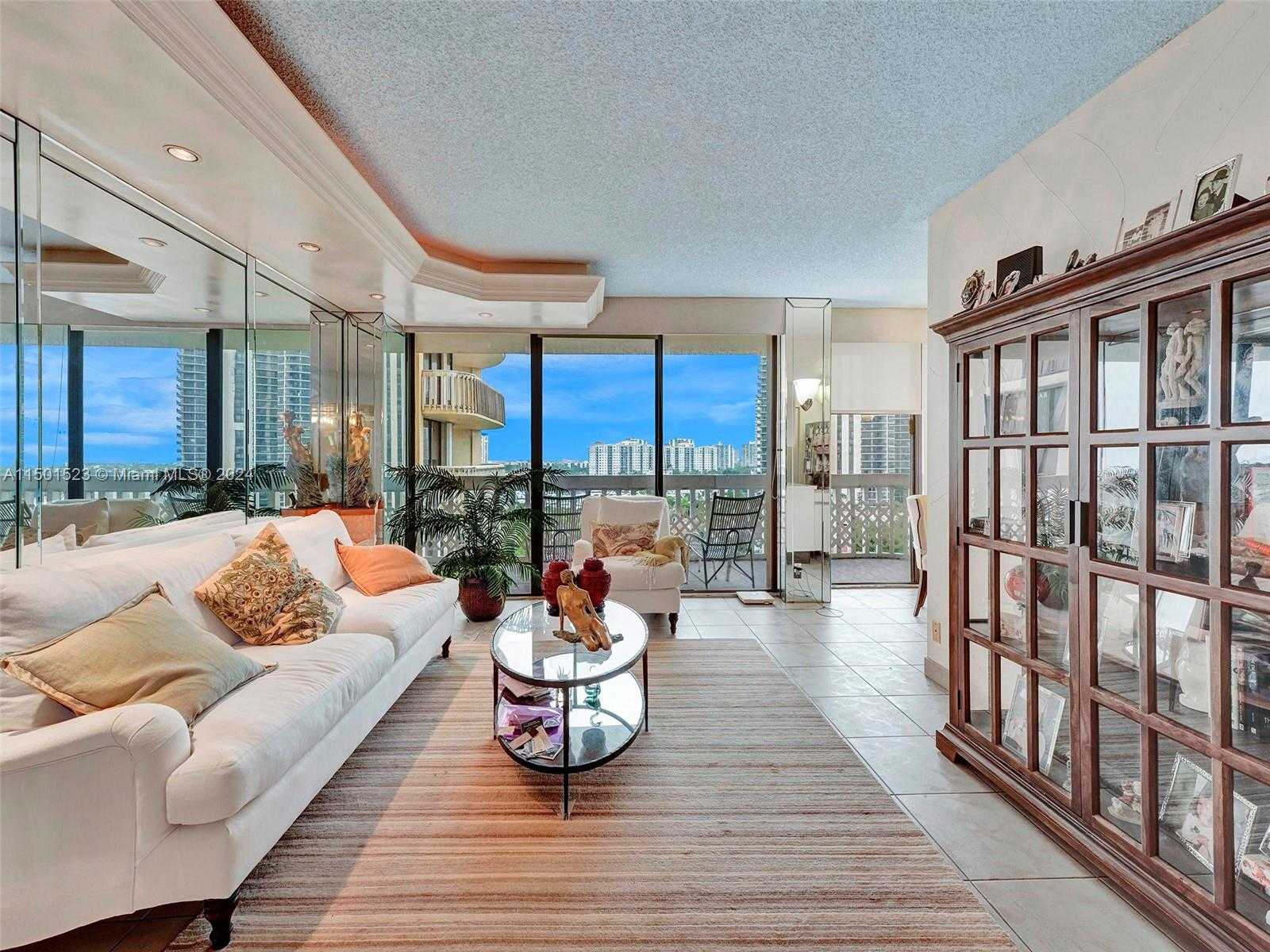 Small Image of 19355 TURNBERRY WAY #8L, Aventura Number 3