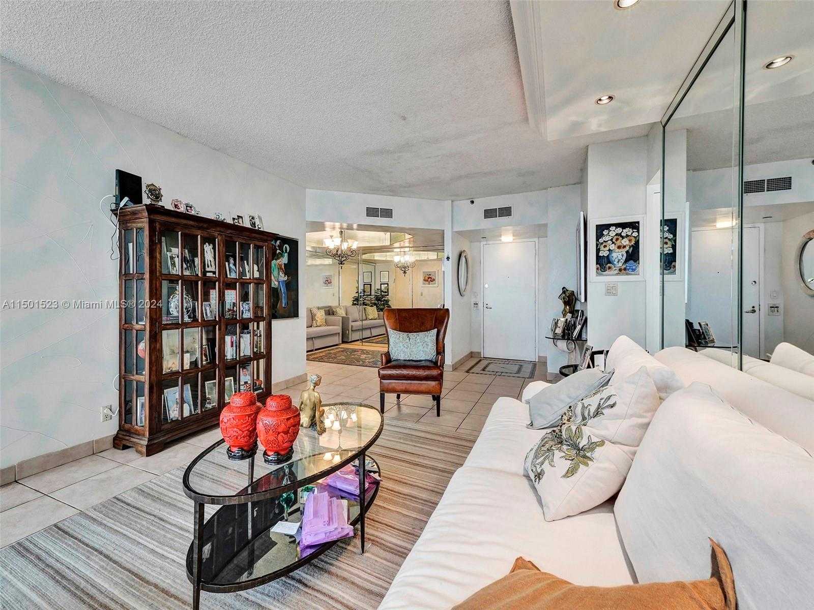 Small Image of 19355 TURNBERRY WAY #8L, Aventura Number 6