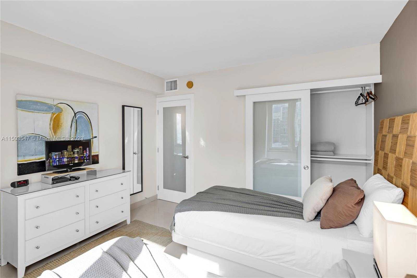 Small Image of 2301 COLLINS AVE #1006, Miami Beach Number 14