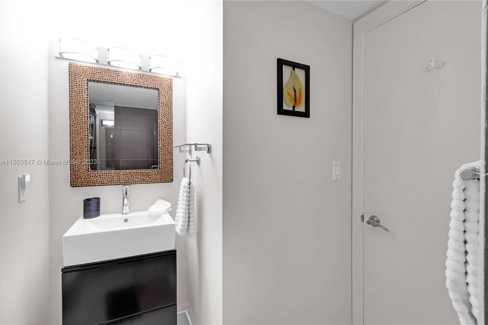 Small Image of 2301 COLLINS AVE #1006, Miami Beach Number 15