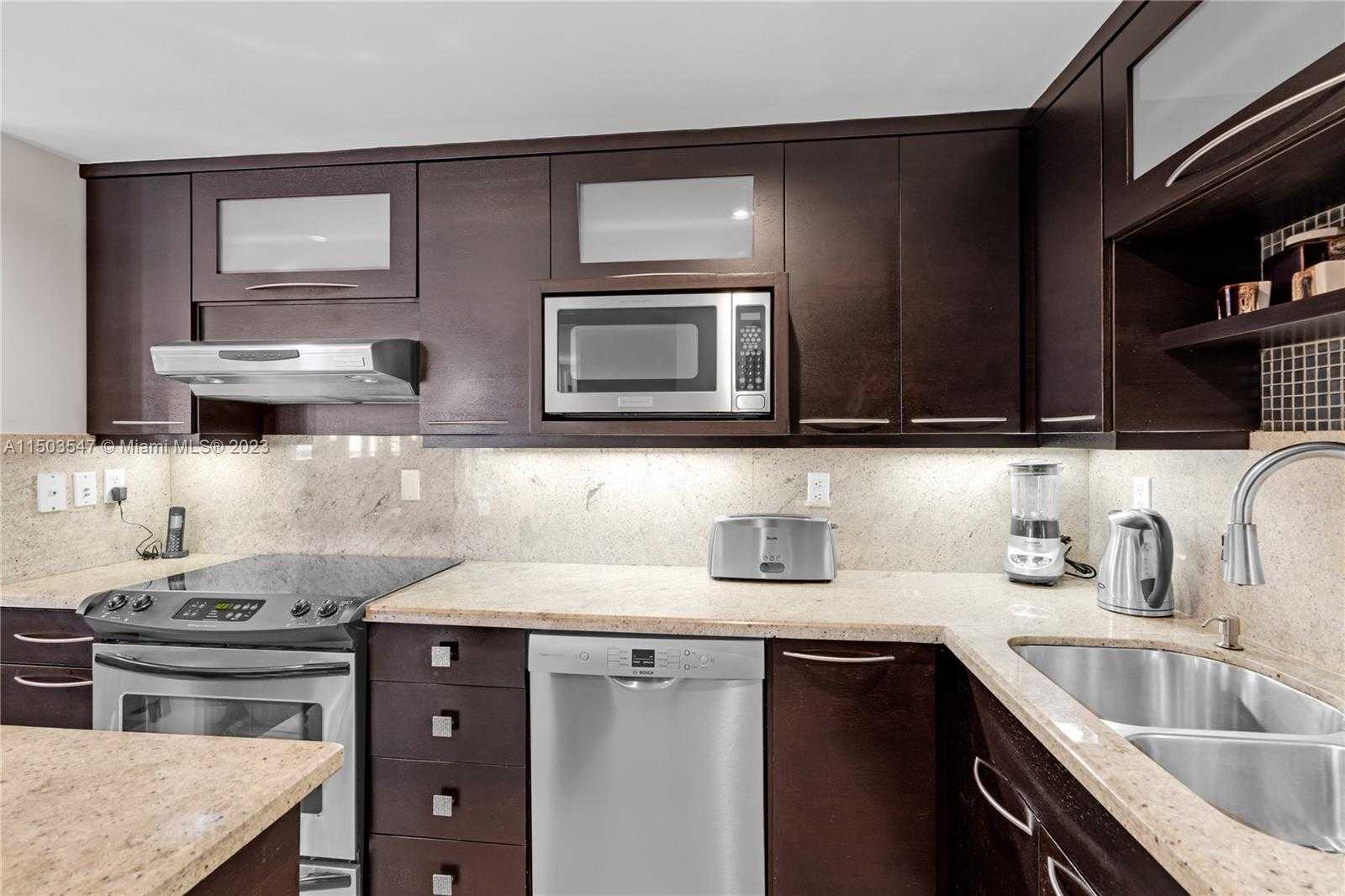 Small Image of 2301 COLLINS AVE #1006, Miami Beach Number 6