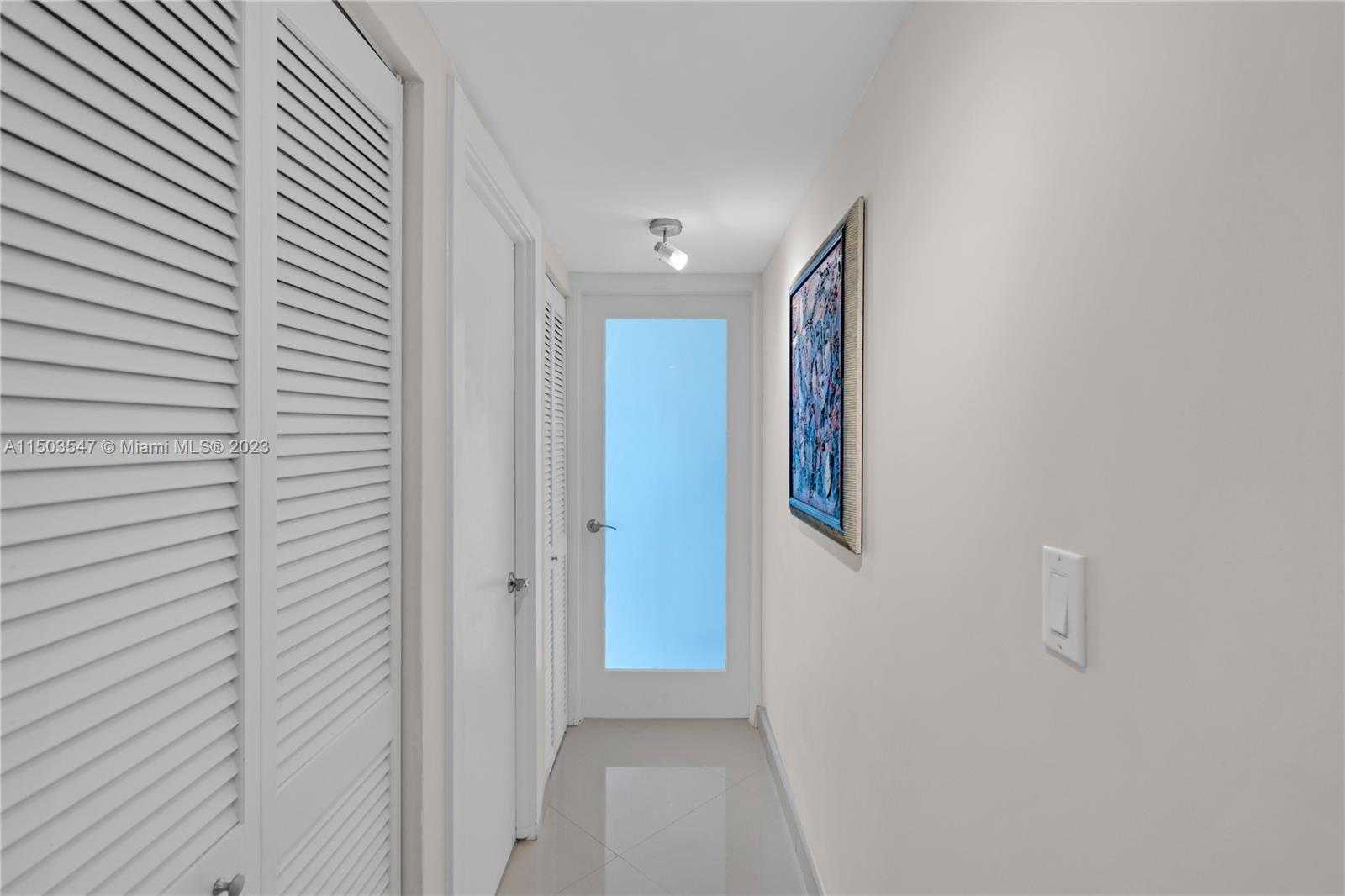 Small Image of 2301 COLLINS AVE #1006, Miami Beach Number 8