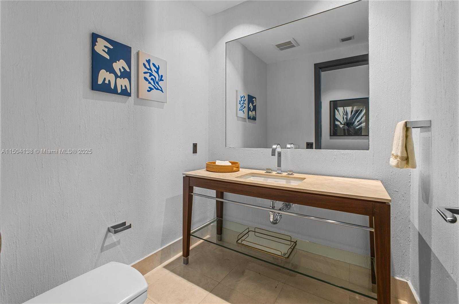 Small Image of 800 SOUTH POINTE DR #502, Miami Beach Number 17