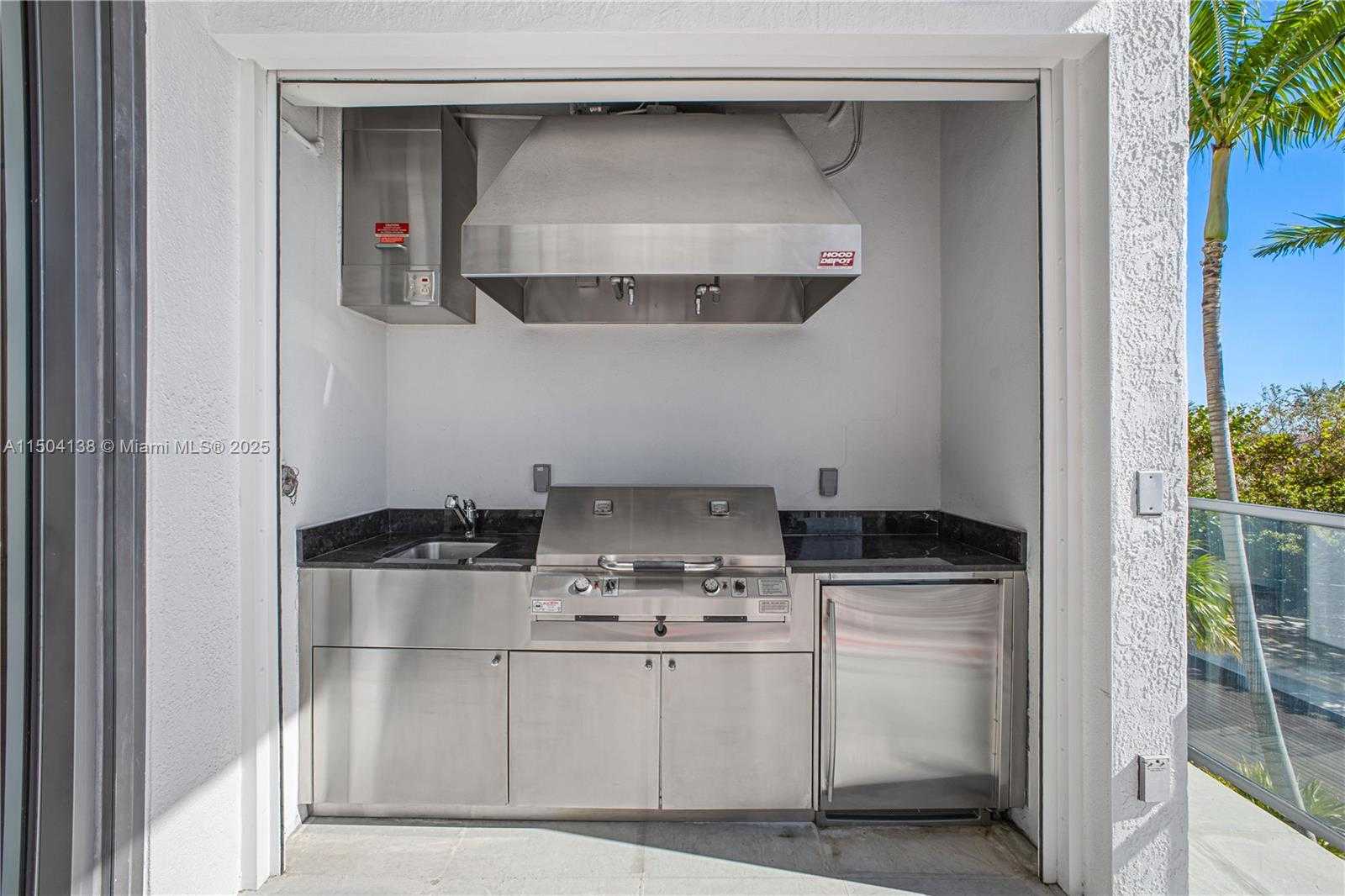 Small Image of 800 SOUTH POINTE DR #502, Miami Beach Number 23