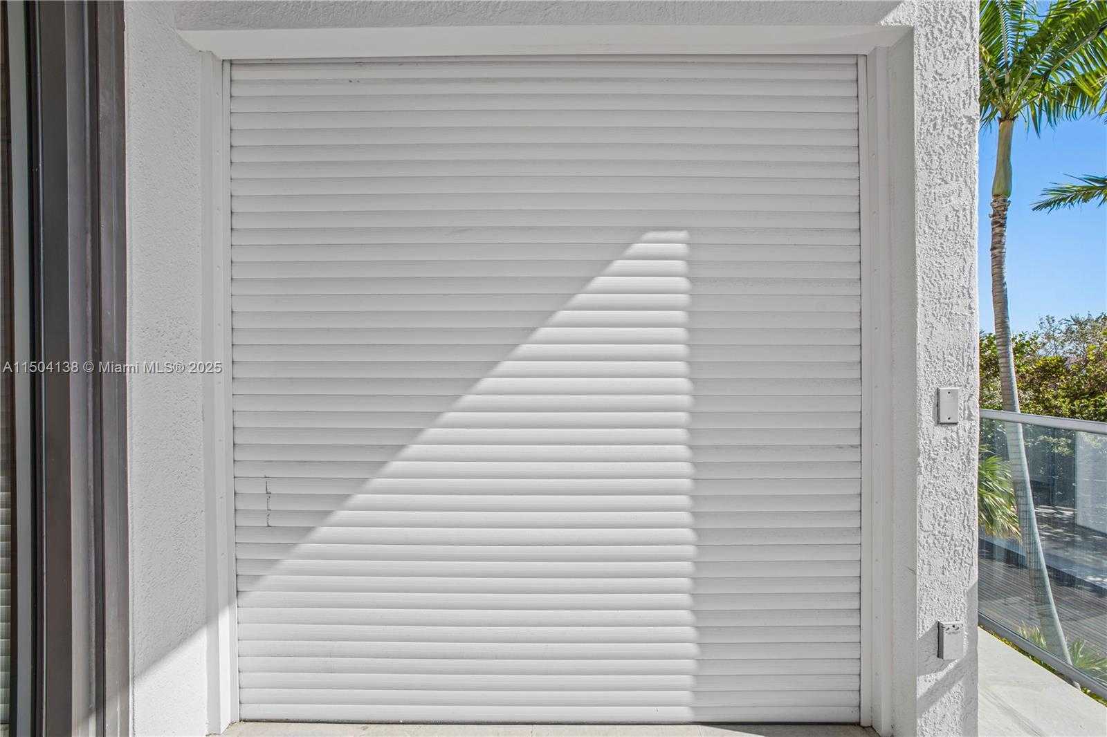 Small Image of 800 SOUTH POINTE DR #502, Miami Beach Number 24