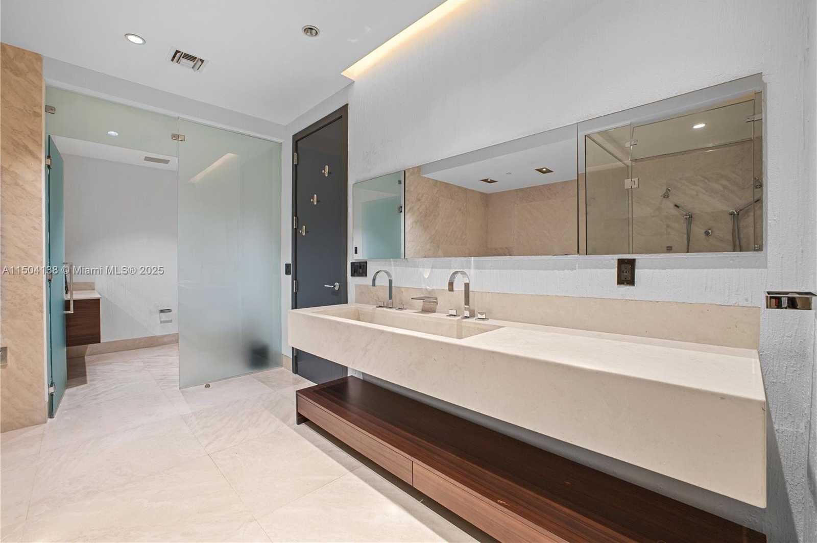Small Image of 800 SOUTH POINTE DR #502, Miami Beach Number 35