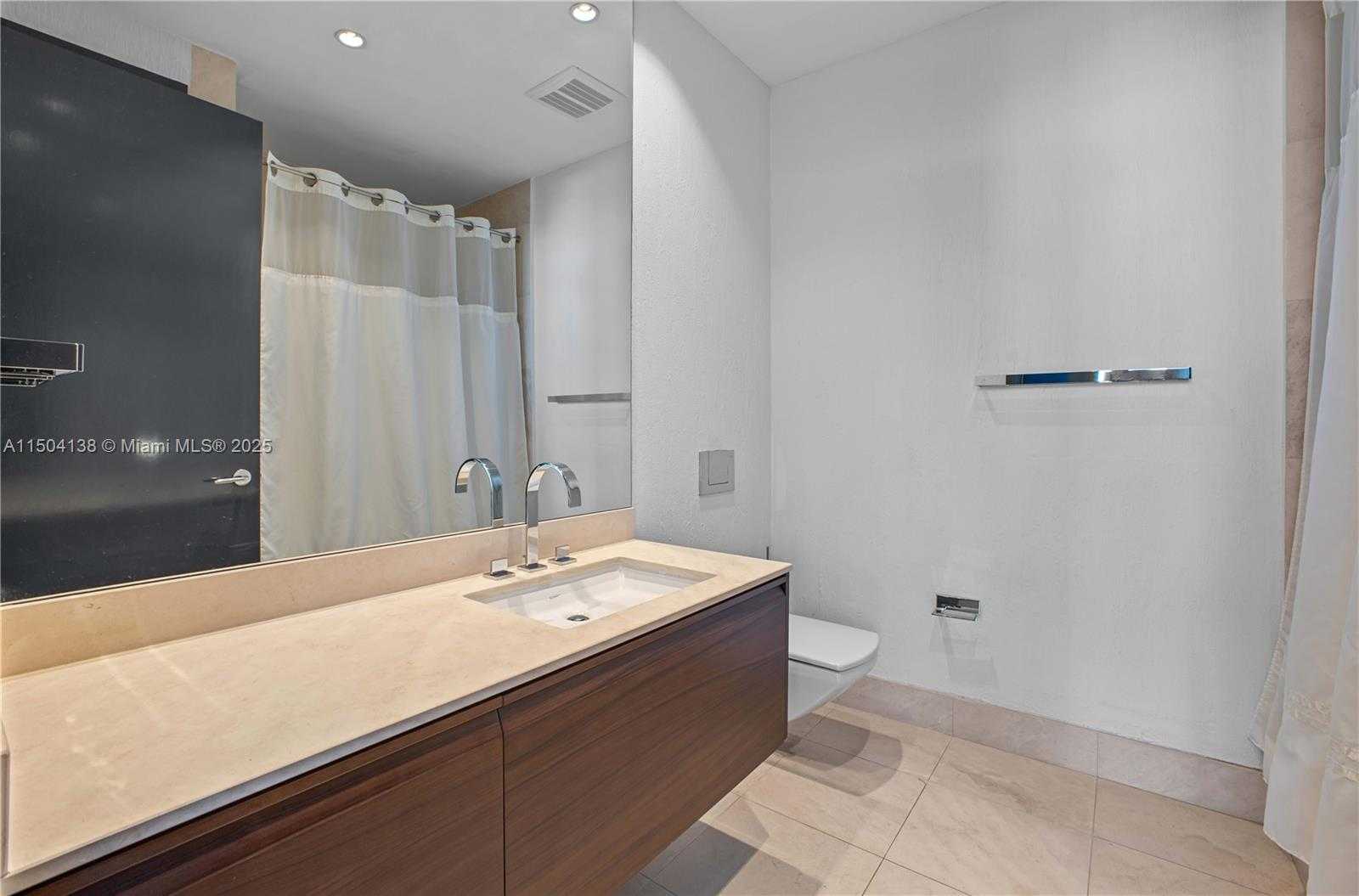 Small Image of 800 SOUTH POINTE DR #502, Miami Beach Number 41