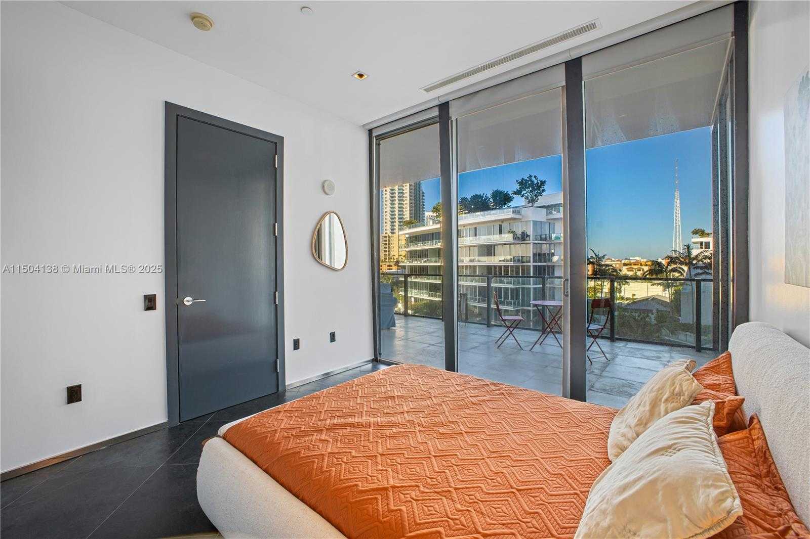 Small Image of 800 SOUTH POINTE DR #502, Miami Beach Number 43