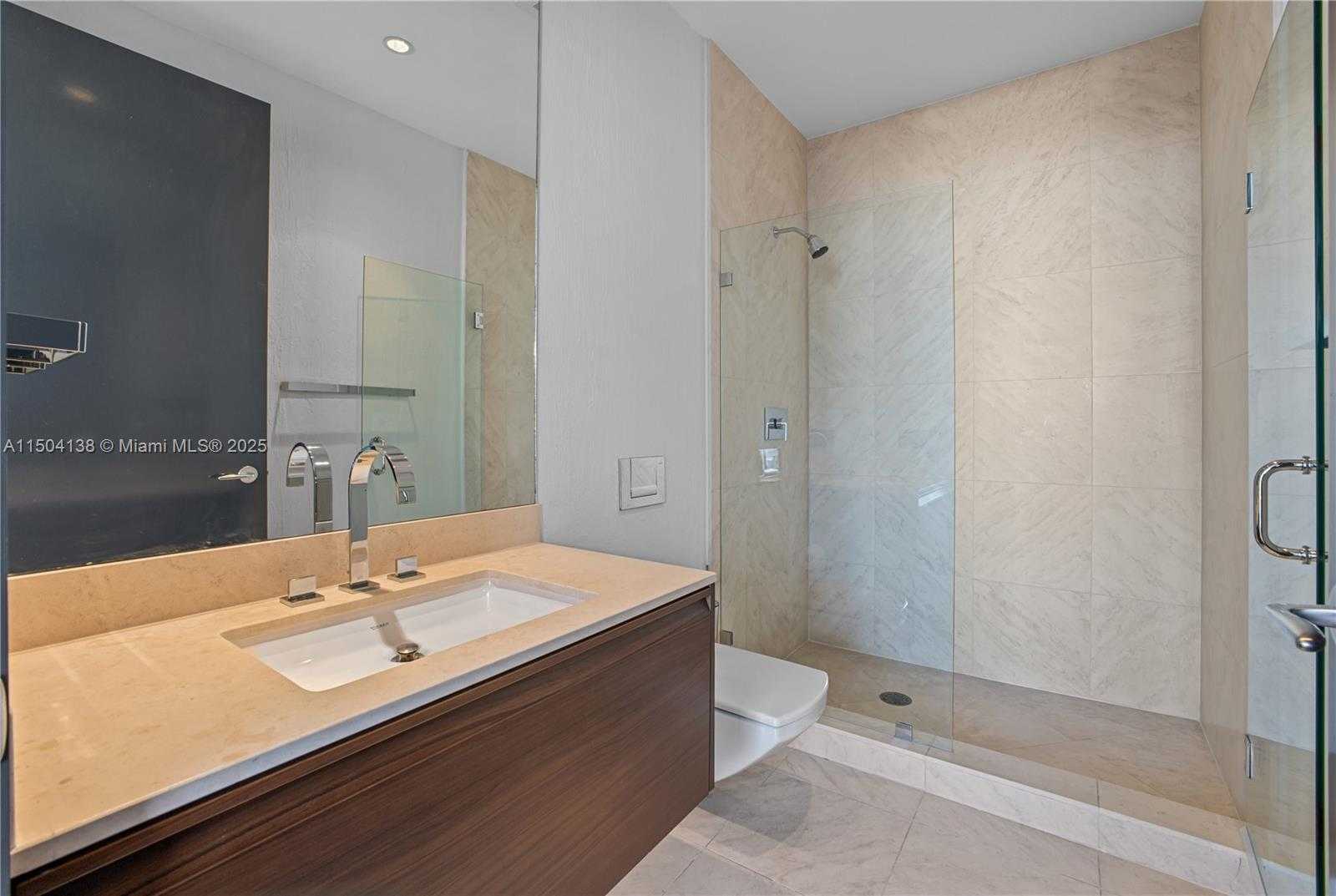 Small Image of 800 SOUTH POINTE DR #502, Miami Beach Number 45