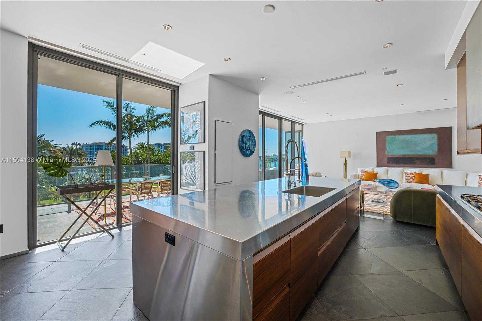 Small Image of 800 SOUTH POINTE DR #502, Miami Beach Number 6