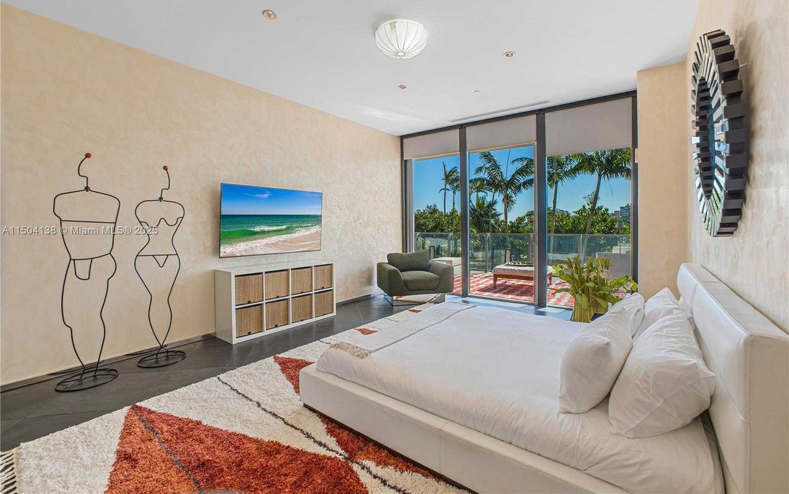 Small Image of 800 SOUTH POINTE DR #502, Miami Beach Number 8