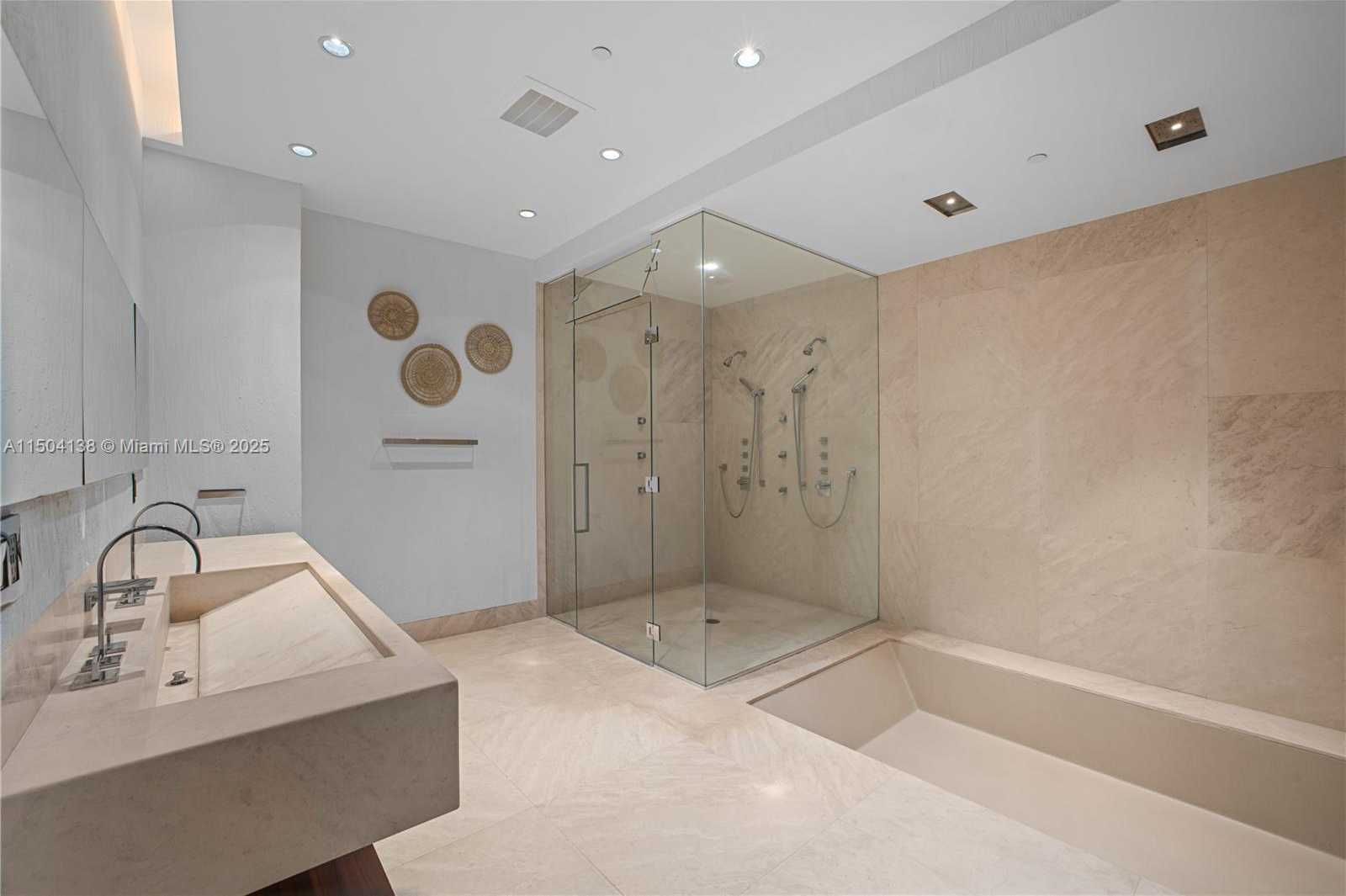 Small Image of 800 SOUTH POINTE DR #502, Miami Beach Number 9