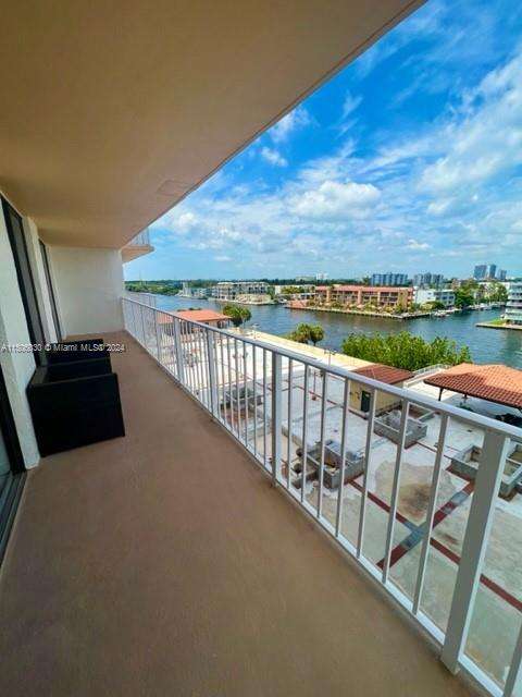 Small Image of 290 174TH ST #702, Sunny Isles Beach Number 4