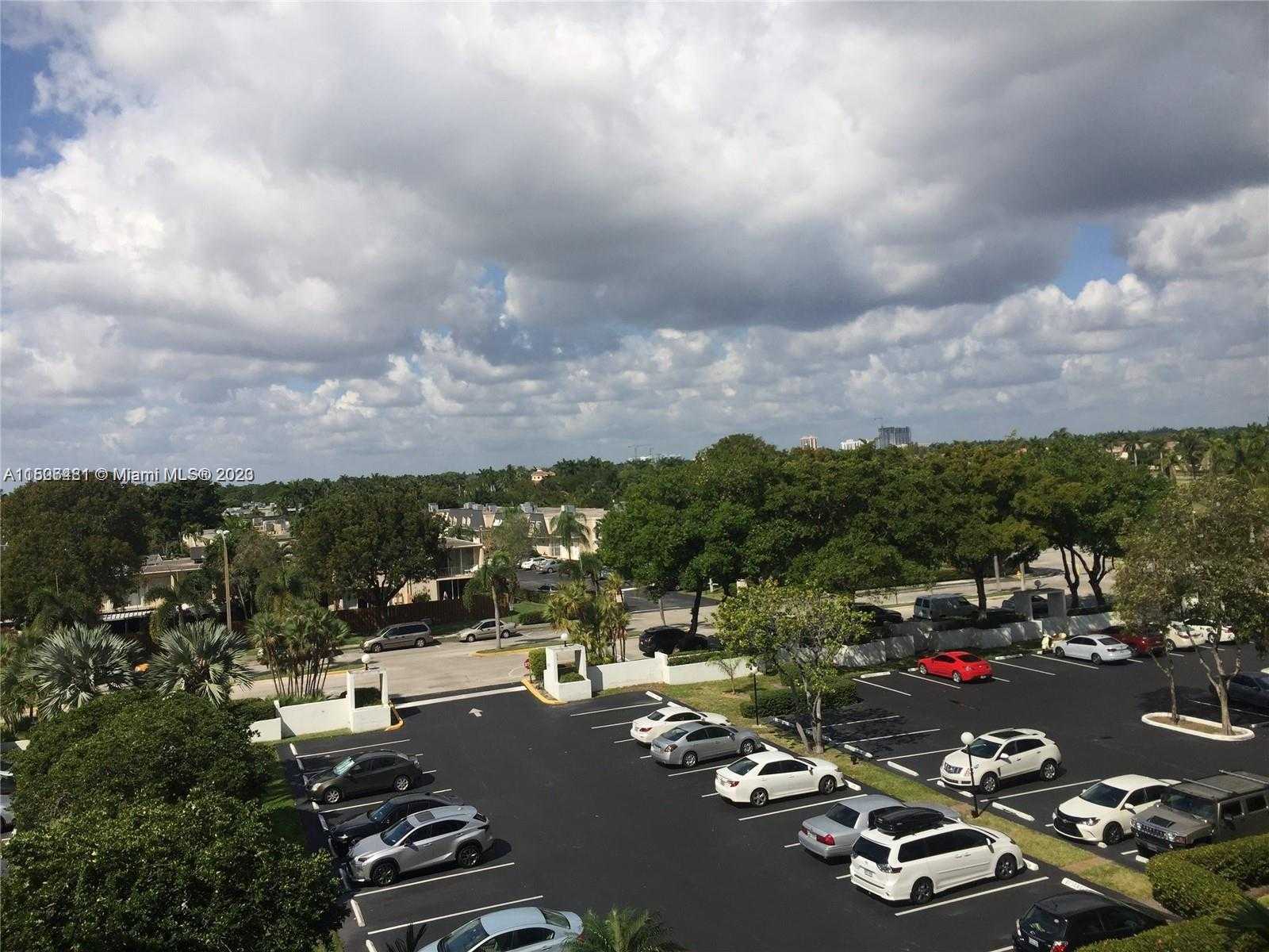 Small Image of 1000 PARKVIEW DR #511, Hallandale Beach Number 14