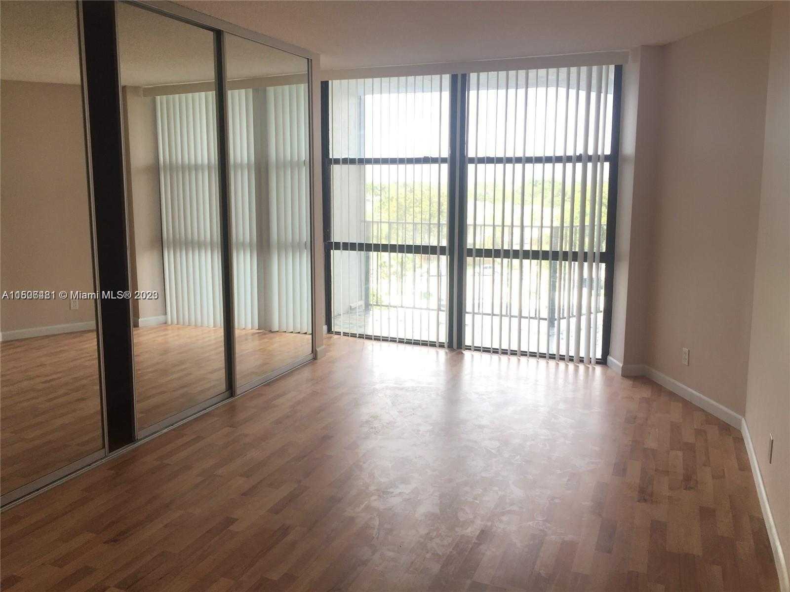 Small Image of 1000 PARKVIEW DR #511, Hallandale Beach Number 5