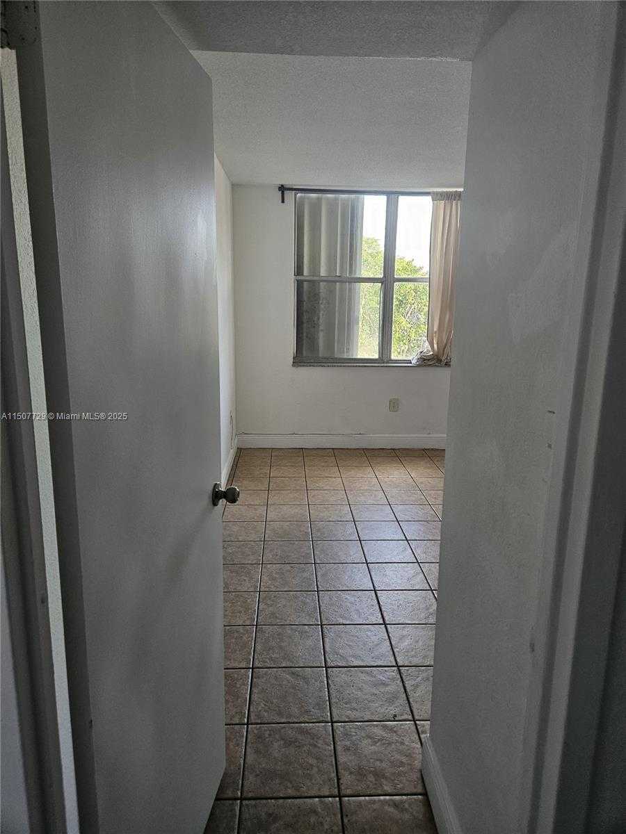 Small Image of 1800 SANS SOUCI BLVD #307, North Miami Number 16
