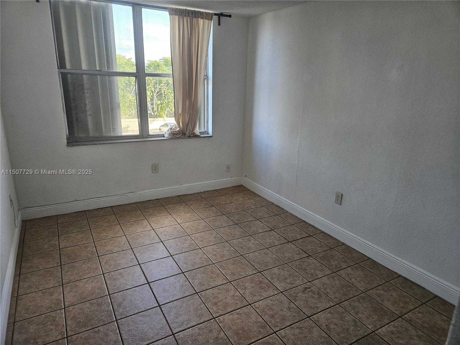 Small Image of 1800 SANS SOUCI BLVD #307, North Miami Number 17