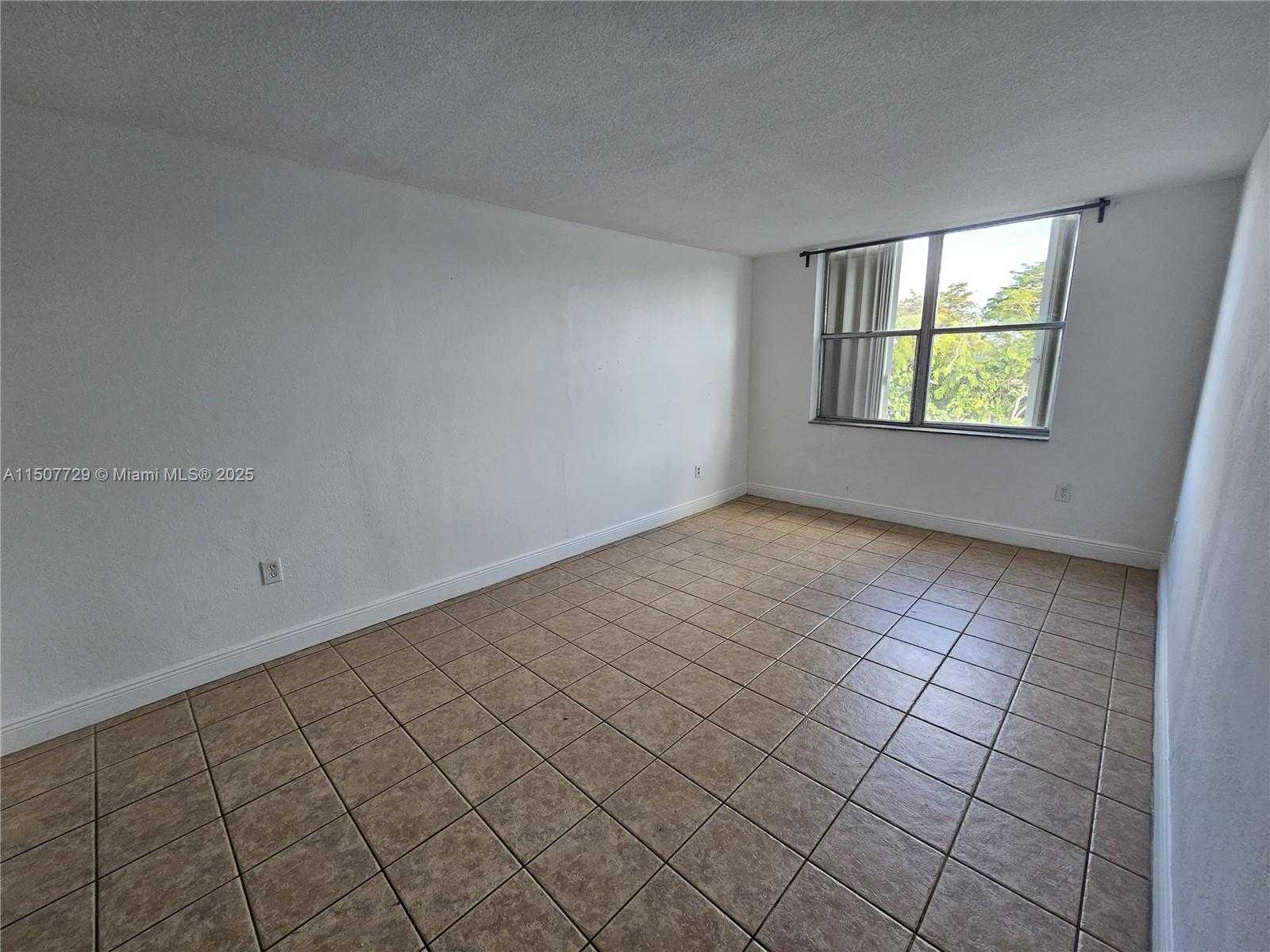 Small Image of 1800 SANS SOUCI BLVD #307, North Miami Number 21
