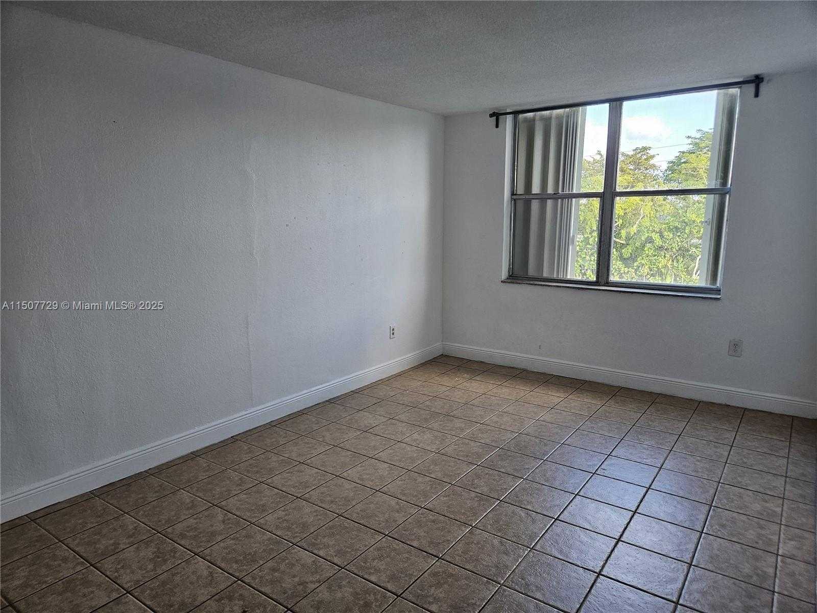 Small Image of 1800 SANS SOUCI BLVD #307, North Miami Number 22