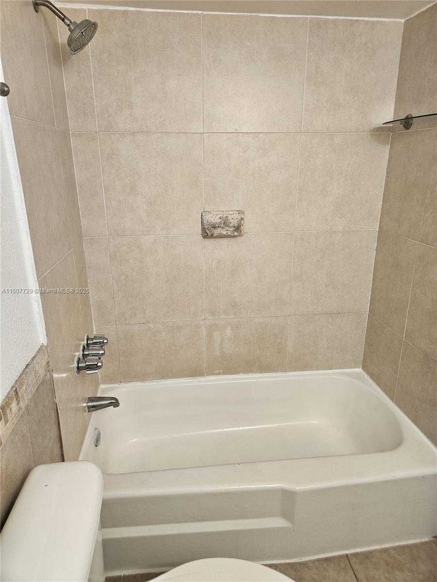 Small Image of 1800 SANS SOUCI BLVD #307, North Miami Number 29