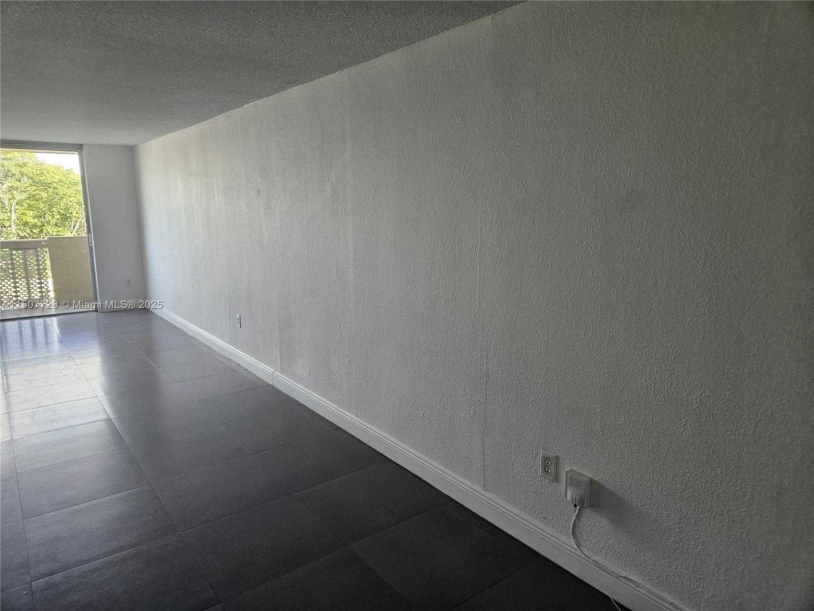 Small Image of 1800 SANS SOUCI BLVD #307, North Miami Number 4