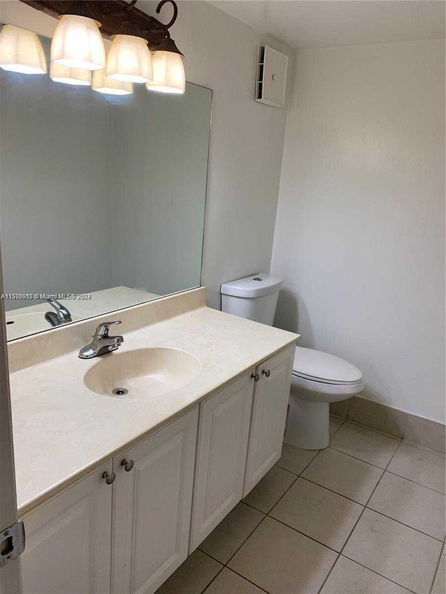 Small Image of 711 NORTH PINE ISLAND RD #111, Plantation Number 10
