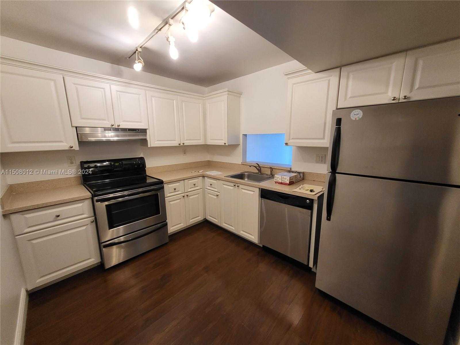 Small Image of 711 NORTH PINE ISLAND RD #111, Plantation Number 2