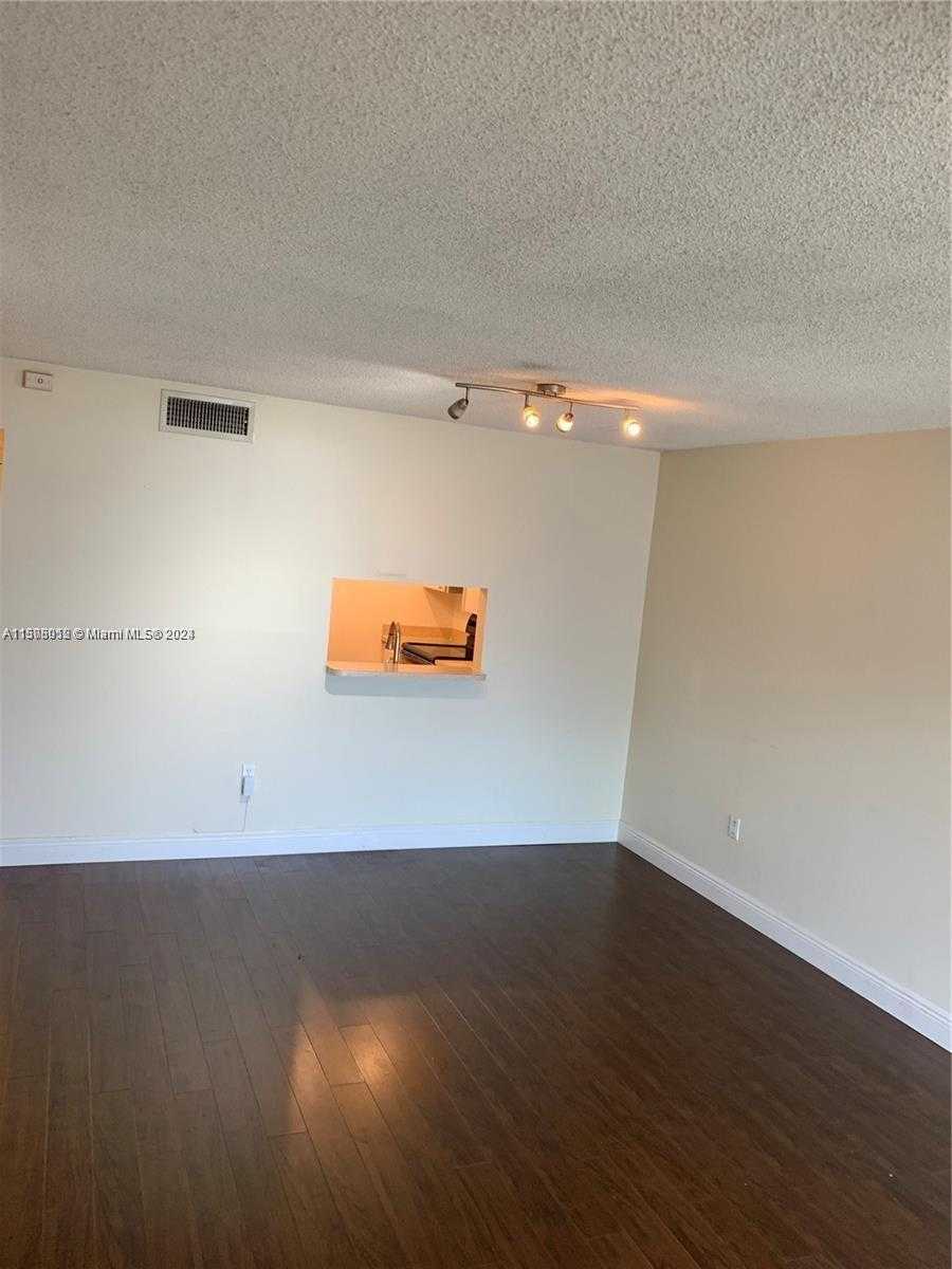 Small Image of 711 NORTH PINE ISLAND RD #111, Plantation Number 4