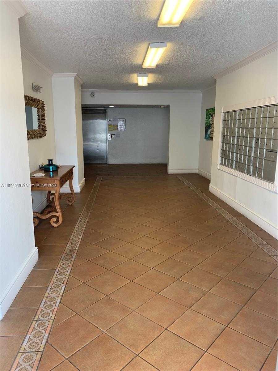 Small Image of 711 NORTH PINE ISLAND RD #111, Plantation Number 9
