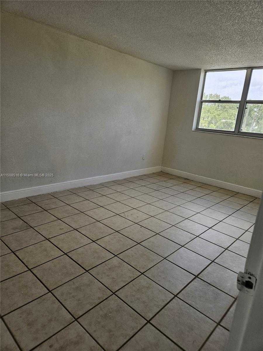Small Image of 1805 SANS SOUCI BLVD #302, North Miami Number 18