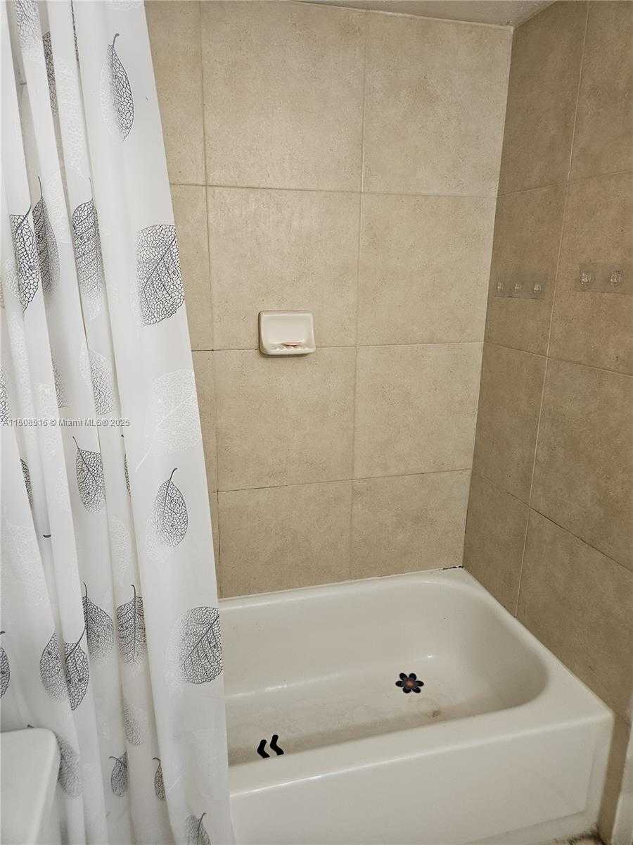 Small Image of 1805 SANS SOUCI BLVD #302, North Miami Number 25