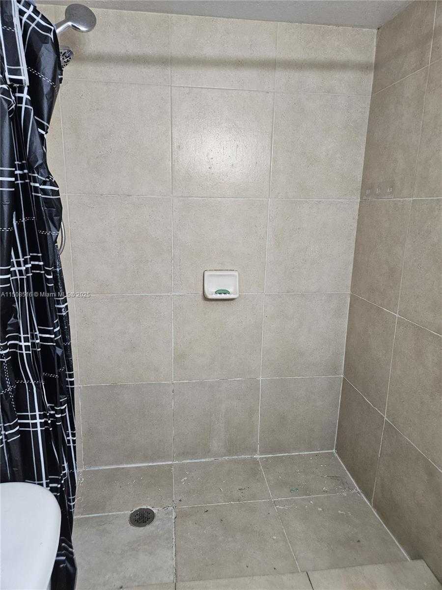 Small Image of 1805 SANS SOUCI BLVD #302, North Miami Number 26