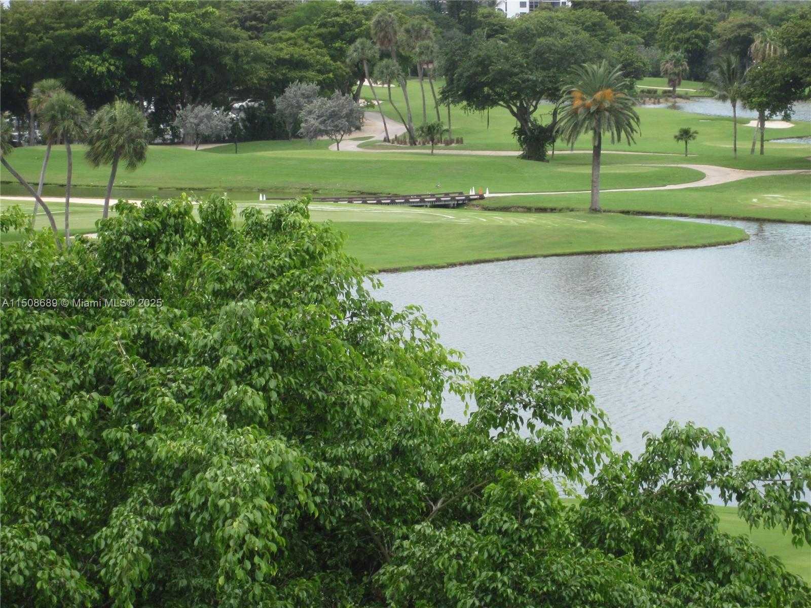 Small Image of 19355 TURNBERRY WAY #19F, Aventura Number 25