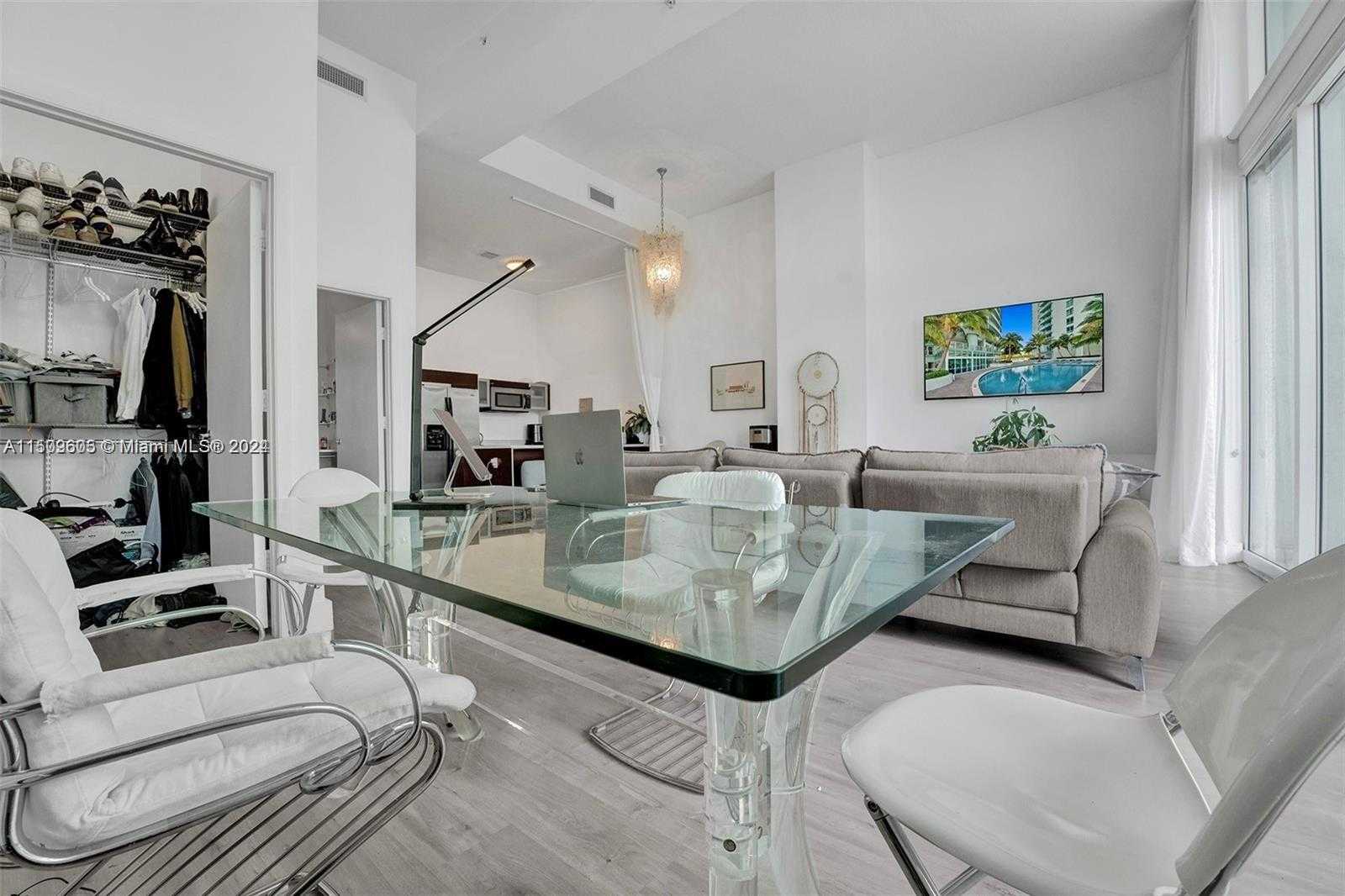 Small Image of 1900 NORTH BAYSHORE DR #508, Miami Number 10