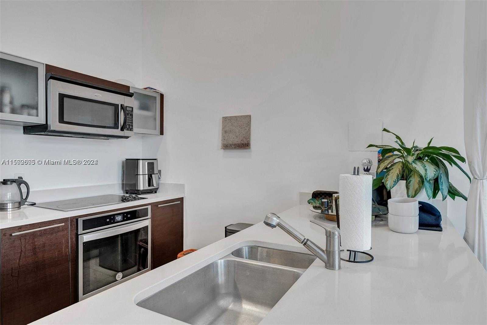 Small Image of 1900 NORTH BAYSHORE DR #508, Miami Number 7