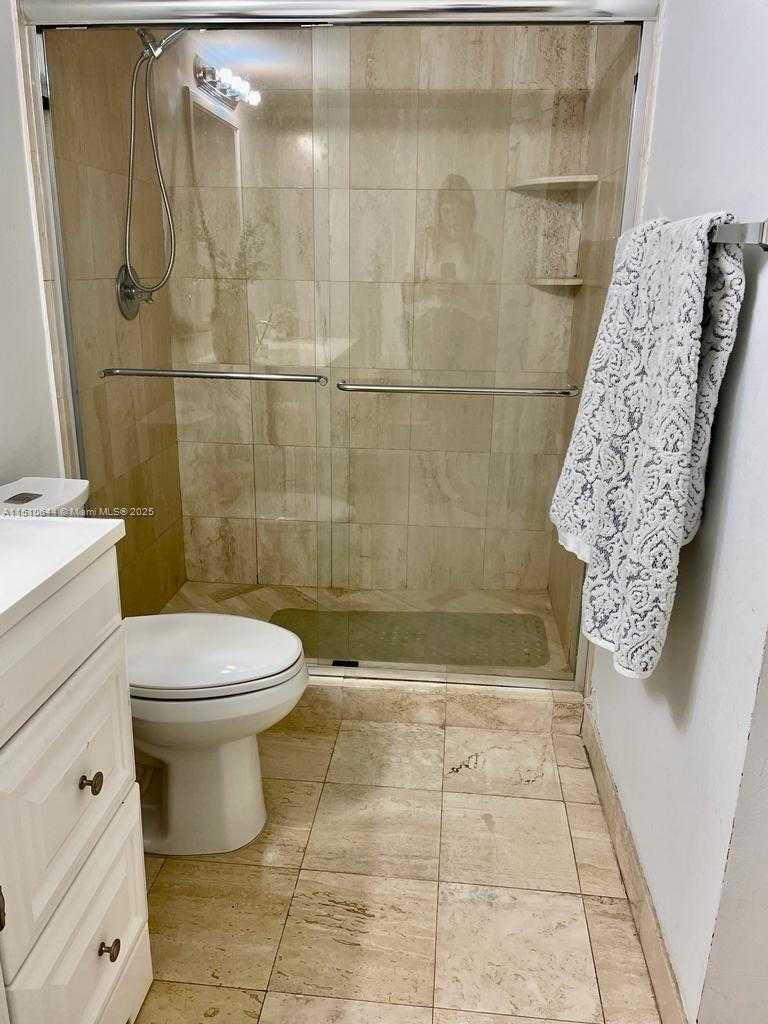 Small Image of 3600 MYSTIC POINTE DR #1010, Aventura Number 10