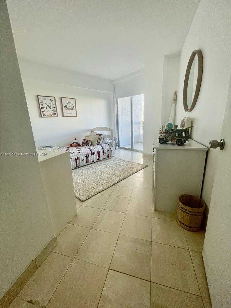 Small Image of 3600 MYSTIC POINTE DR #1010, Aventura Number 11