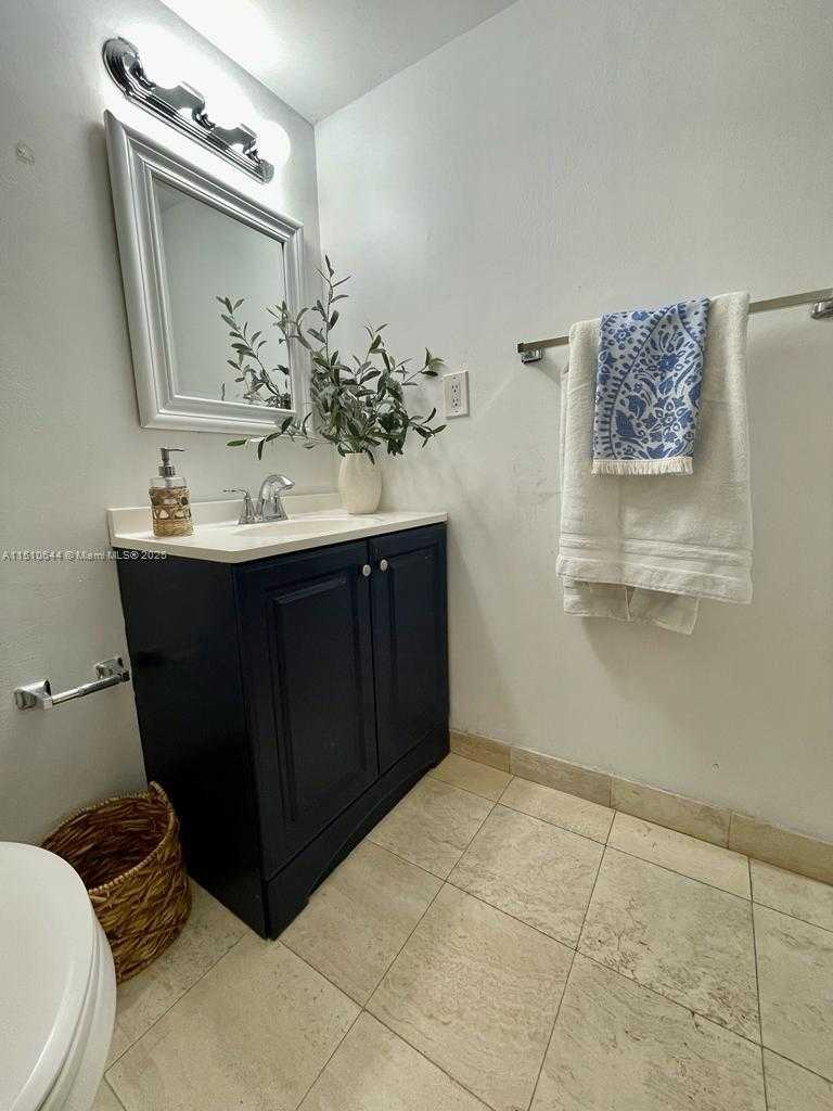Small Image of 3600 MYSTIC POINTE DR #1010, Aventura Number 13