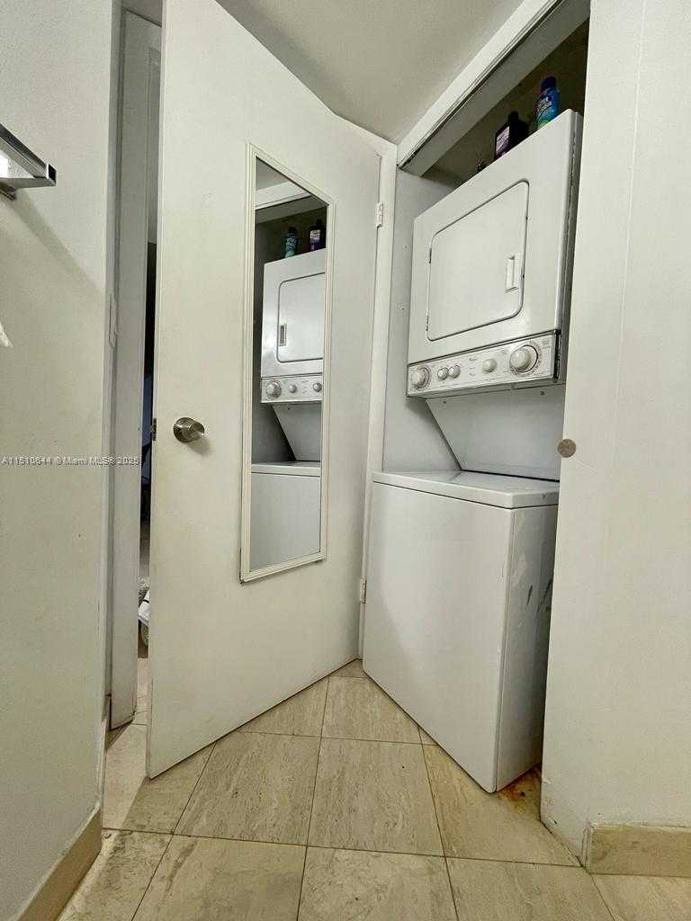 Small Image of 3600 MYSTIC POINTE DR #1010, Aventura Number 16