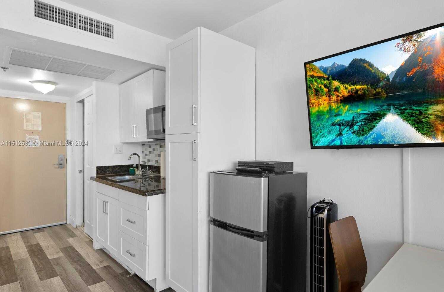 Small Image of 19201 COLLINS AVE, #1143, Sunny Isles Beach Number 3