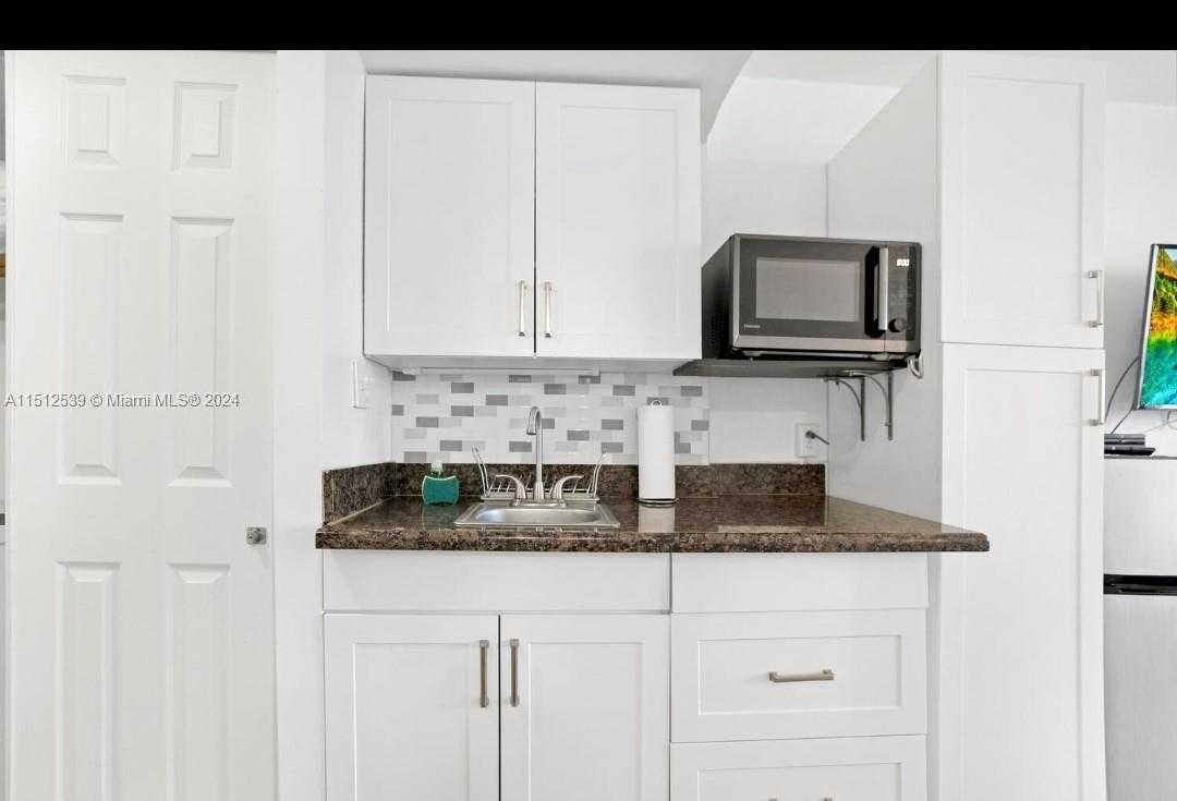Small Image of 19201 COLLINS AVE, #1143, Sunny Isles Beach Number 4