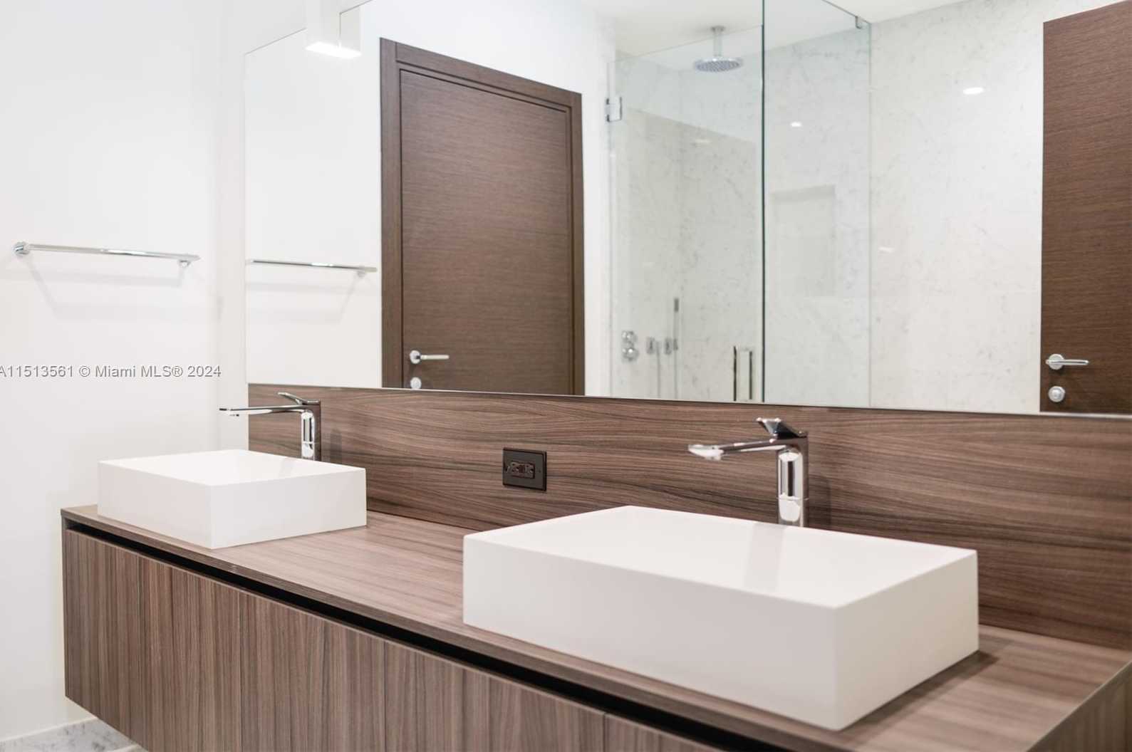 Small Image of 1000 BRICKELL PLAZA #1807, Miami Number 7
