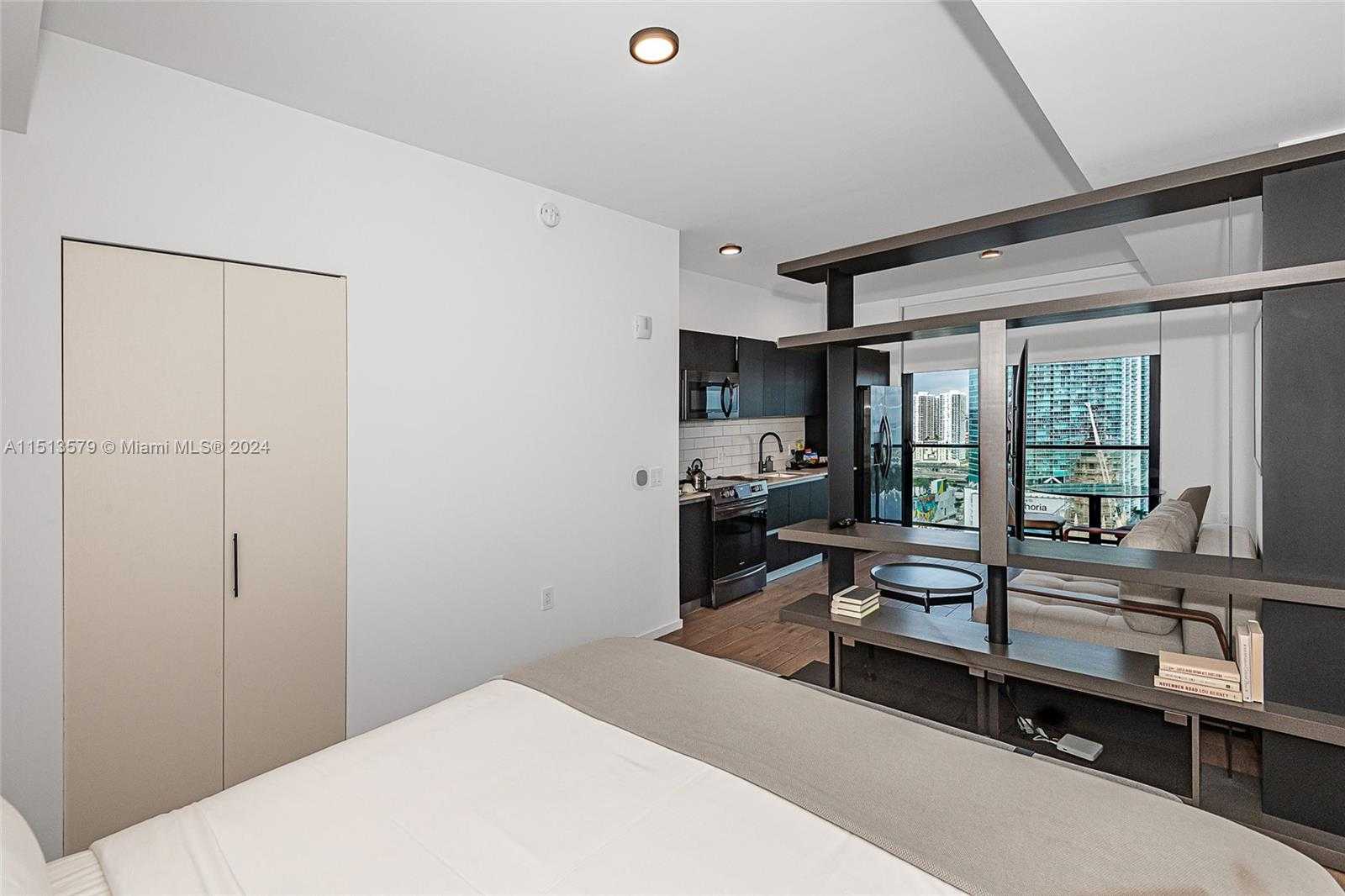 Small Image of Miami Number 10